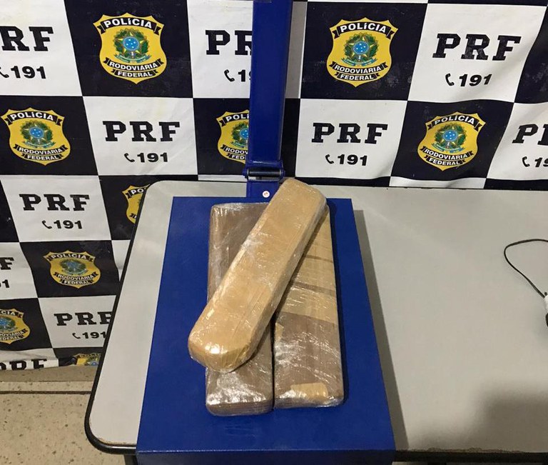 PRF apreende 2 kg de maconha com estudante de medicina na BR 262 - Divulgação/PRF