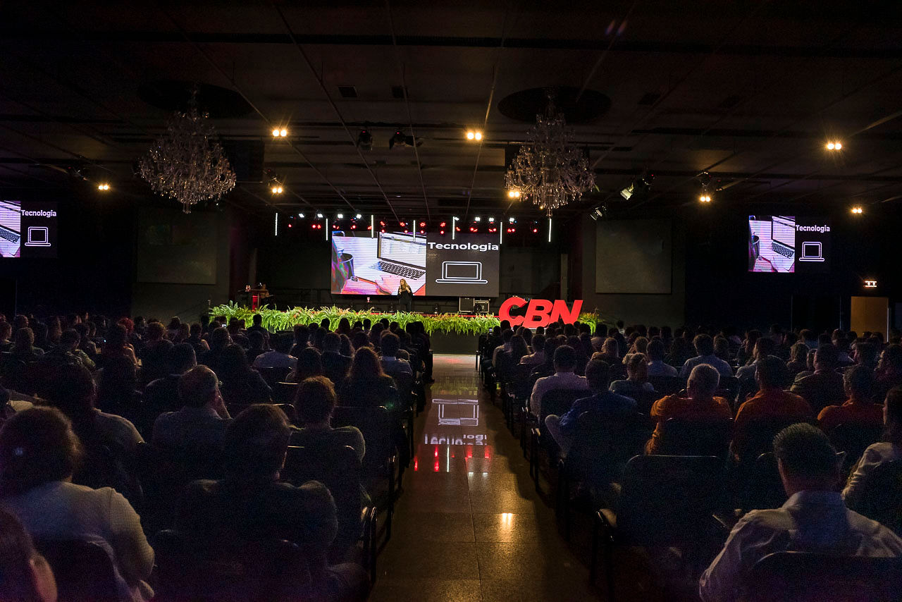 Participação do público foi grande durante a palestra sobre a 'Ciência das Vendas' - Celso Magalhães/CBN-CG