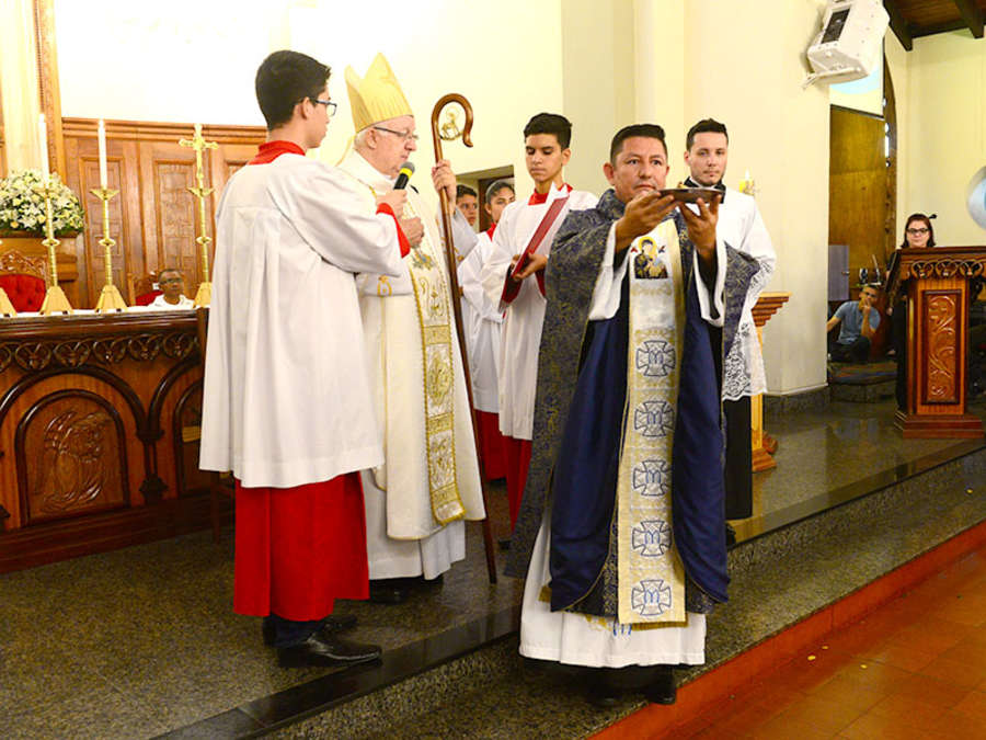 Padre Reginaldo explicou a simbologia do Dia dos Reis e ressaltou a importância de não só esperar que 2021 traga boas novas, mas ter mudança de atitudes - Foto: Reprodução Facebook Santuário Nossa Senhora do Perpétuo Socorro