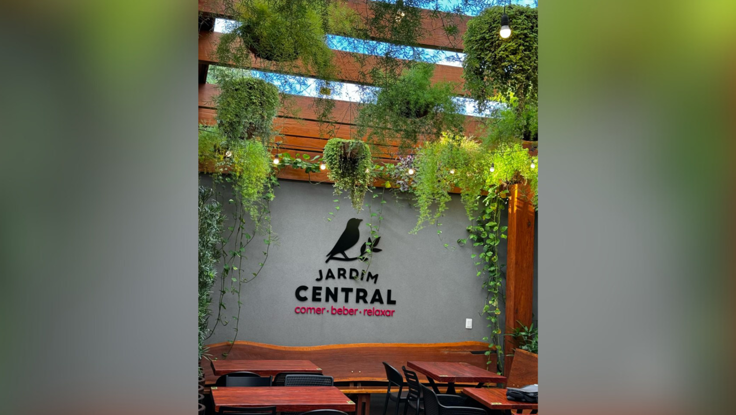 O Jardim Central Espaço Gastronômico em Campo Grande funciona todos os dias e abre um pouco antes da hora do almoço e vai até as 22 horas