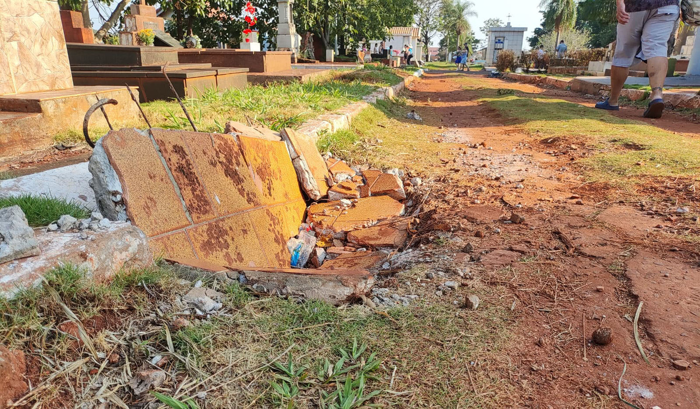 Entulhos e falta de calçamento foram alguns dos problemas encontrados - Foto: Gerson Wassouf/CBN-CG