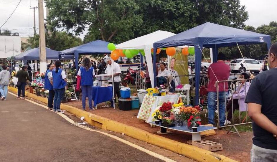 Para trabalhar comercializando produtos em frente ao cemitério, é preciso ter o alvará. - Arquivo/JPNews