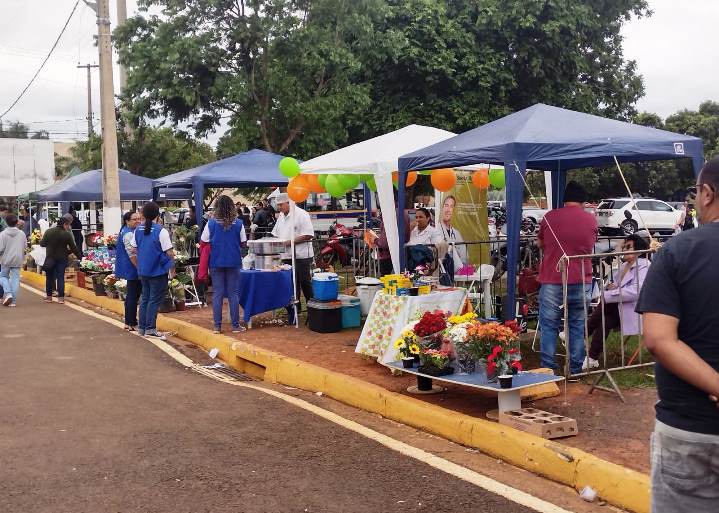 Salgados, sucos, pipoca e até algodão doce são comercializados no cemitério municipal. - Ana Cristina Santos/JPNEWS