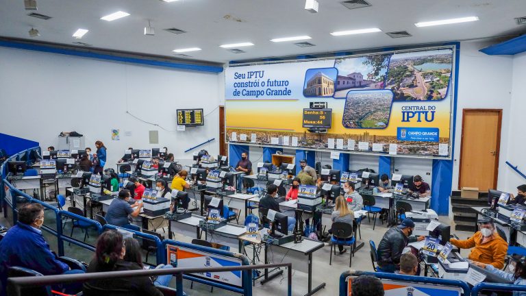 Contribuintes podem buscar o plantão de forma presencial também - Karine Matos