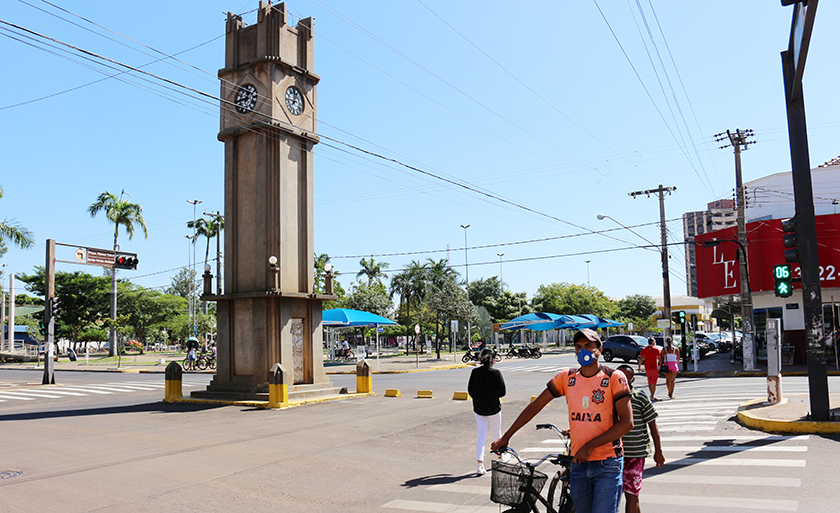 Alguns órgãos e estabelecimentos comerciais não funcionarão nesta quarta. - Foto: Arquivo/JPNews