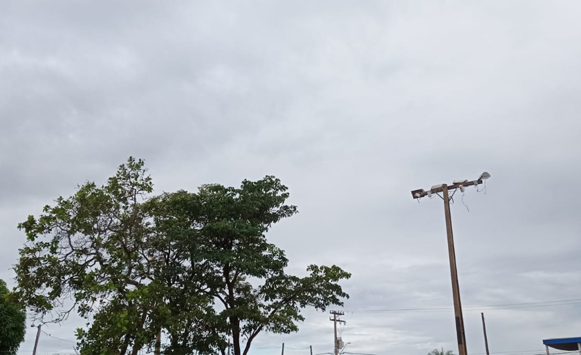 A segunda-feira iniciou com céu carregado e com probabilidade de chuva - Albert Silva/RCN67