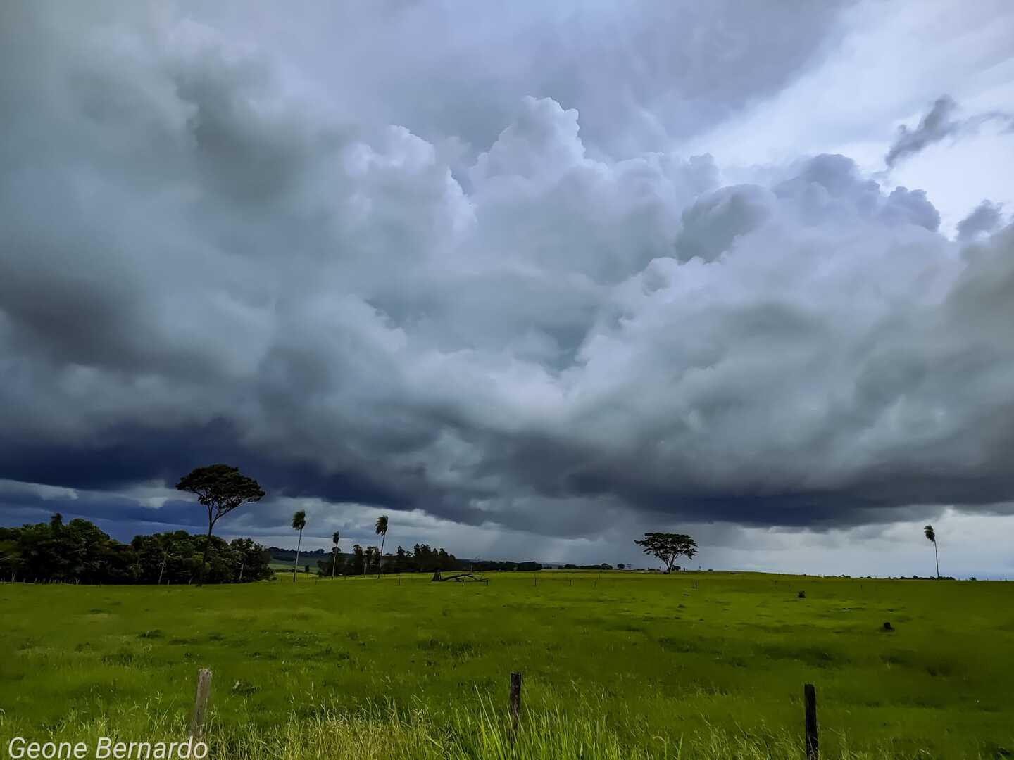 Há possibilidade de tempestades com raios em MS entre terça e quinta-feira