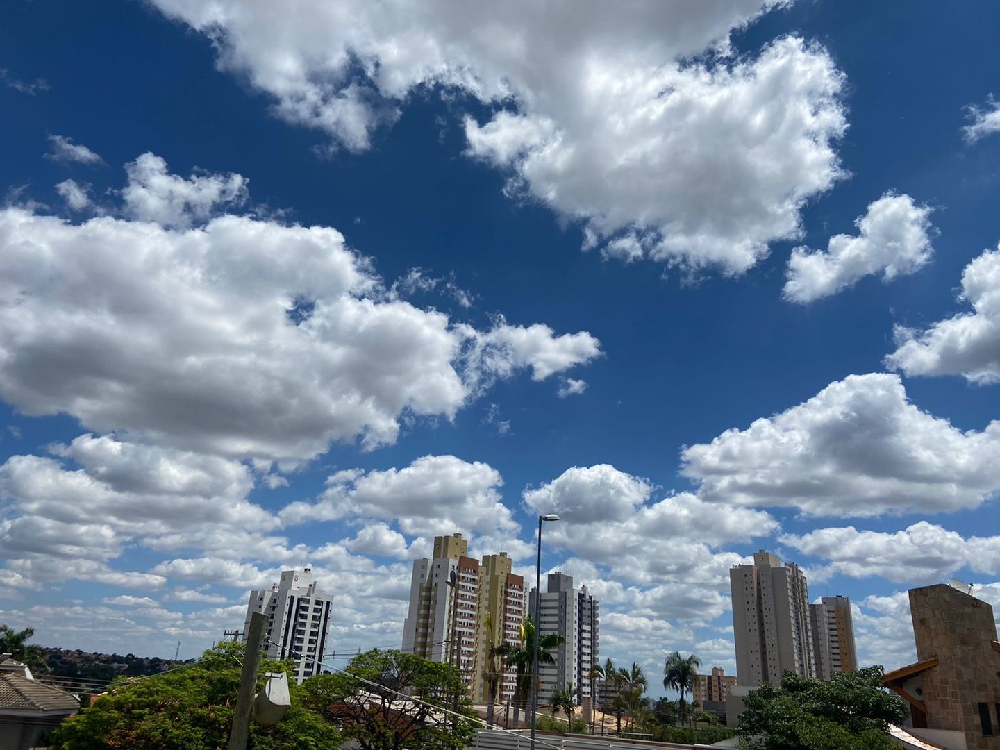 Pode chover a tarde em Campo Grande. - Foto: Isabelly Melo