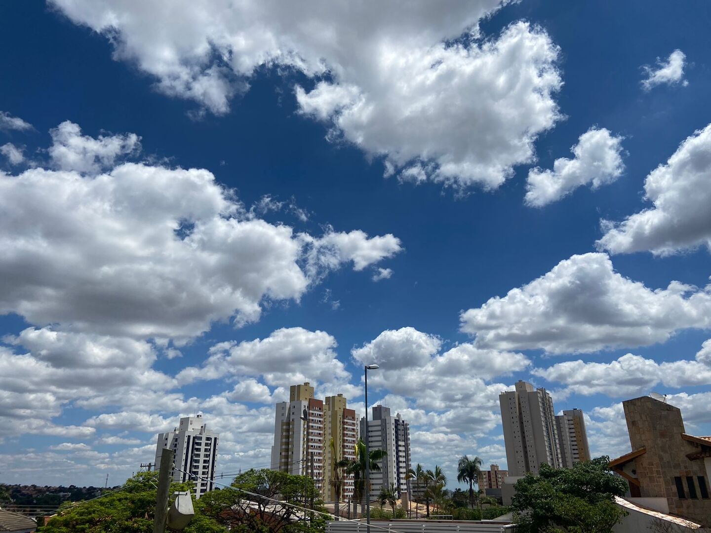 Março começa com umidade baixa e temperaturas altas - Foto: Isabelly Melo/CBN