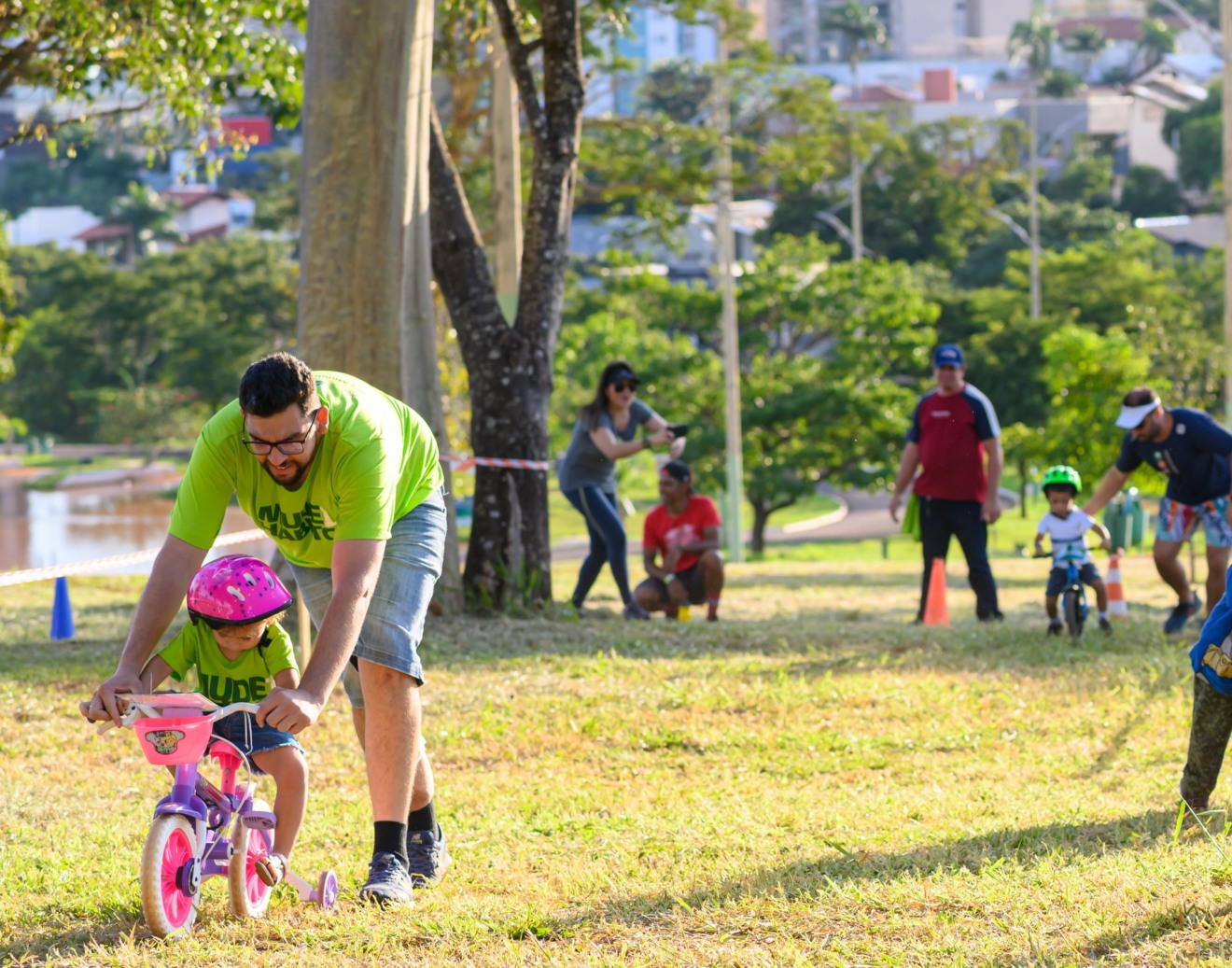 Charles Dutra faz questão de levar a filha para pedalar no parque - Foto: Divulgação Unimed Campo Grande