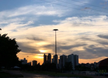 Com previsão de poucas nuvens, o sol aparece mais ao longo da tarde para esquentar o clima - Foto: Isabelly Melo/CBN CG