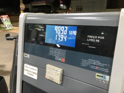 Nesta manhã, preço da gasolina oscilava entre R$ 6,74 a R$ 6,99 - Foto: Arquivo CBN