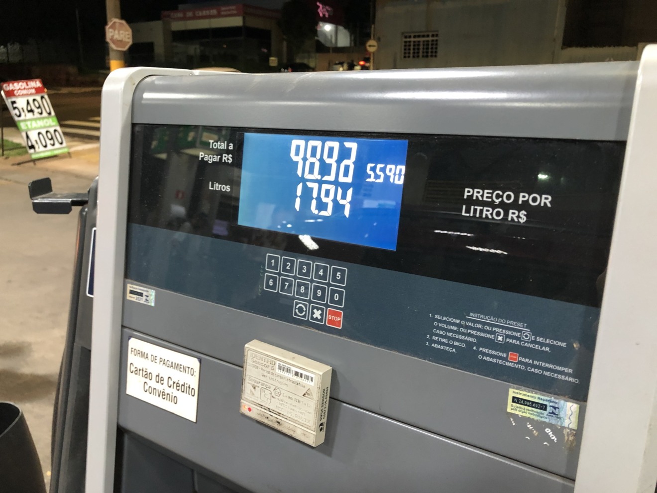 Litro da gasolina comercializada nas refinarias teve aumento de 5,18%, enquanto o diesel subiu 14,26% - Foto: Isabelly Melo/CBN