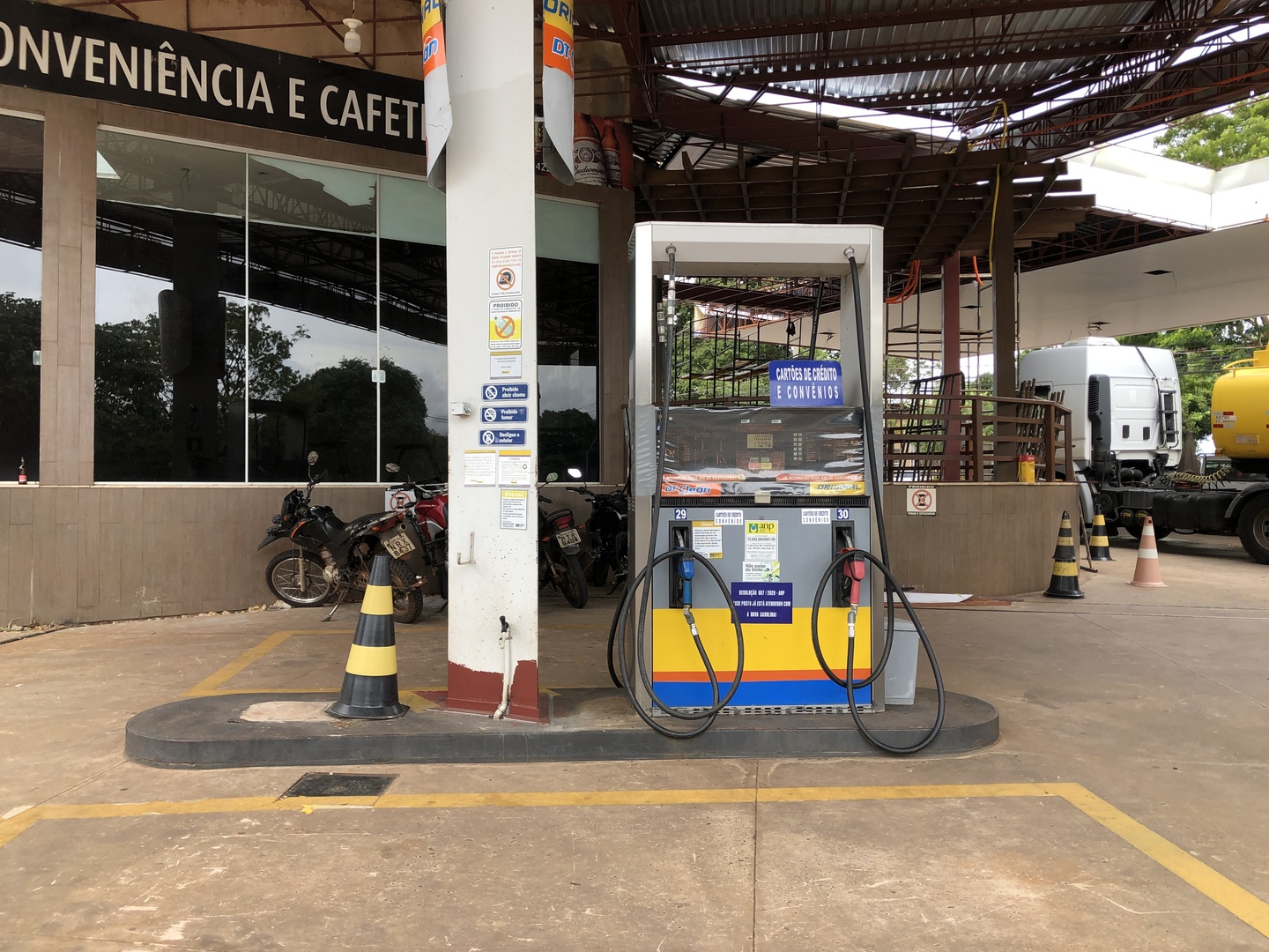 última alta no preço dos combustíveis aconteceu em outubro e acrescentou 7% no custo dos produtos. - Foto: Isabelly Melo