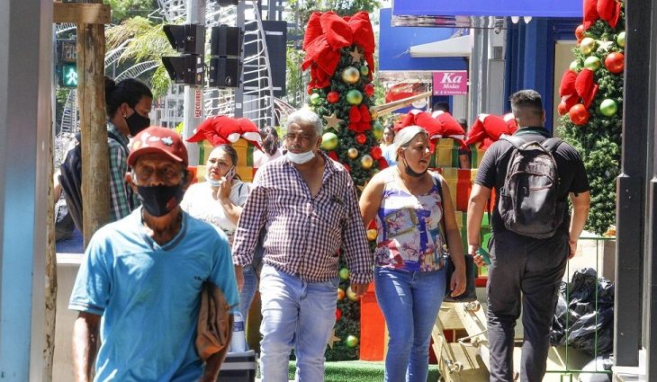 Consumidores deverão ampliar movimento no centro em busca de presentes - Edemir Rodrigues