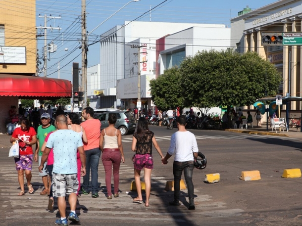 Horário de funcionamento foi estendido para que os consumidores possam aquecer a economia local. - Arquivo/JPNEWS