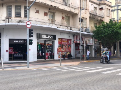 Comércio reabre hoje presencialmente na Capital - Isabelly Melo
