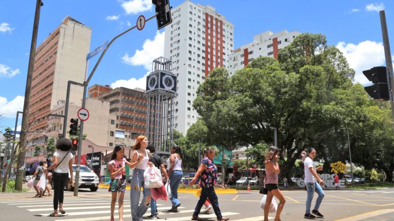 A Pesquisa tem uma margem de confiança de 5% a 7%. Foram ouvidos 1.981 consumidores entre os dias 21 de abril e 27 de abril nos municípios de Campo Grande, Dourados, Ponta Porã, Coxim, Bonito e Corumbá/Ladário e Três Lagoas. - Foto:Divulgação/PREFCG