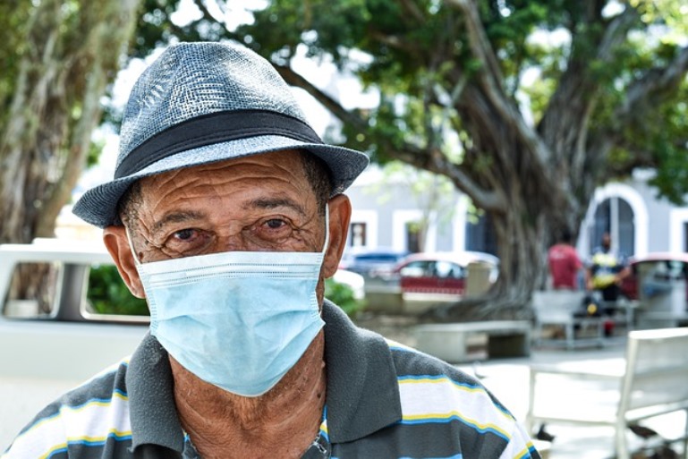 Remédio inibiria replicação do vírus e frearia processo inflamatório. - Divulgação/Agência Brasil