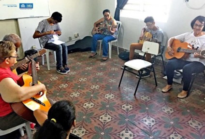 O curso é destinado para pessoas maiores de 19 anos, as aulas são de viola caipira e canto coral de segunda-feira e quarta-feira - Divulgação/Assessoria