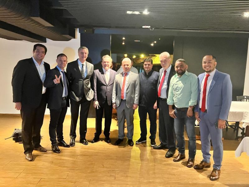 Juntamente com 40 prefeitos de Mato Grosso do Sul, o prefeito participou do evento que bateu recorde com a participação de 10 mil pessoas - Divulgação