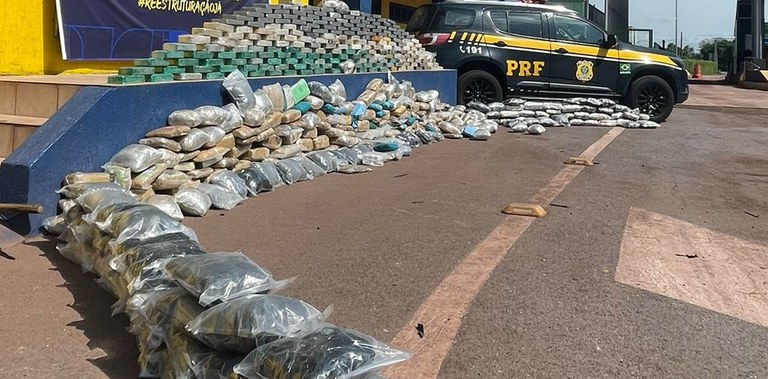 Mais de 450kg de cocaína e skunk foram descobertos em ônibus - Foto: Divulgação/PRF