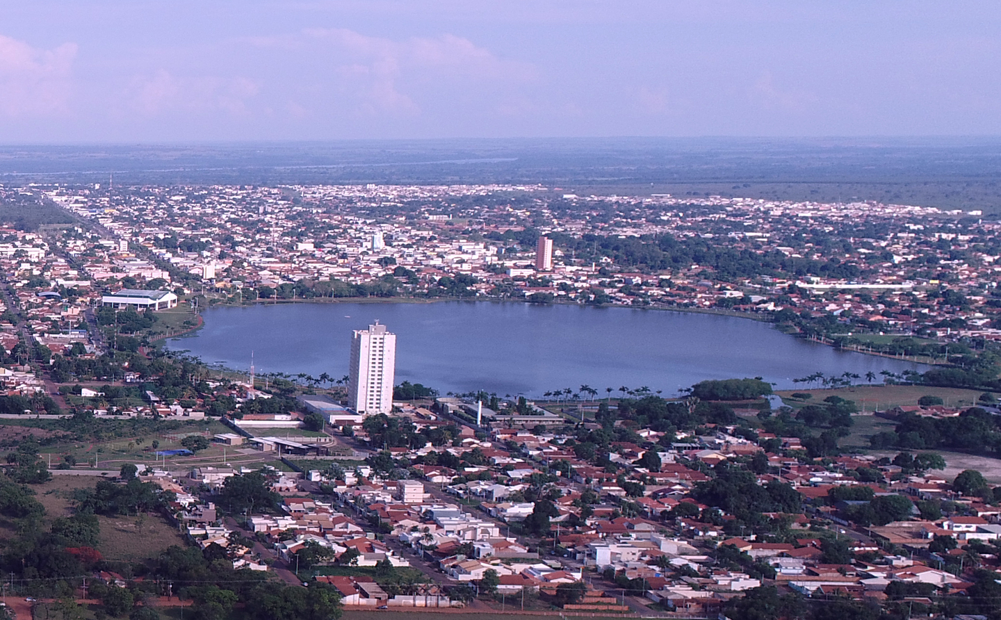 Imagem aérea da Lagoa Maior e da nossa cidade, Três Lagoas. - Arquivo/JPNews