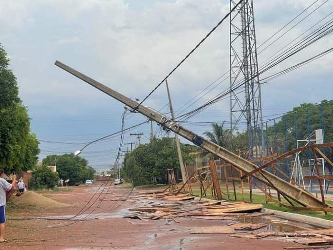 Semana inicia com trabalhos de reparos em diversos pontos da cidade após temporal de sexta e domingo - Arquivo/JP