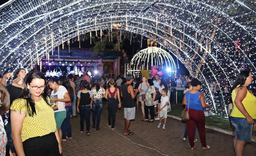 Administração inicia o planejamento e os preparativos para decoração natalina e programação de Natal - arquivo