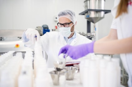 Profissão milenar, durante a pandemia da covid-19 os farmacêuticos foram aliados essenciais na produção de vacinas - Foto: Divulgação/ICTQ