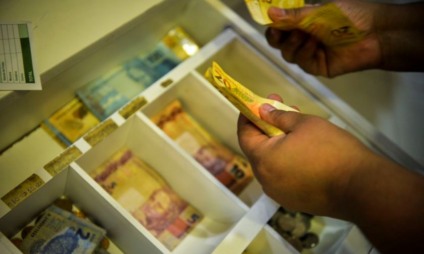 Esta etapa atende brasileiros com renda de R$ 2,6 mil até R$ 20 mil. - Divulgação/Agência Brasil Esta etapa atende brasileiros com renda de R$ 2,6 mil até R$ 20 mil. - Divulgação/Agência Brasil