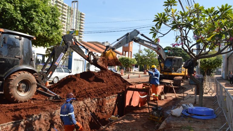 Além da Sete de Setembro, uma outra frente de trabalho deu início à drenagem na região da Vila dos Ferroviários. - Foto: Divulgação Prefeitura