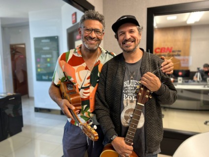 Junto com o Paulo Haicais, o Dj está lançando o projeto Samba de Um Haicai, uma roda de samba que vai além dos instrumentos tradicionais - Foto: Eduardo Suede/CBN CG