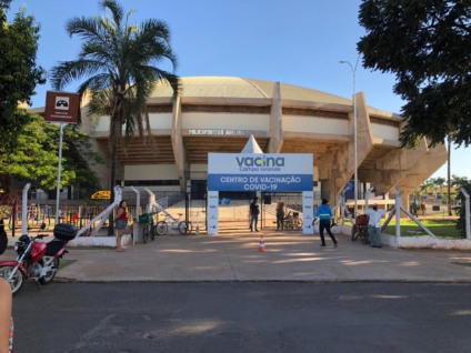 Pessoas com 17 anos ou mais já podem se vacinar em Campo Grande. Adolescentes precisam estar acompanhados de pais ou responsáveis. - Foto: Isabelly Melo