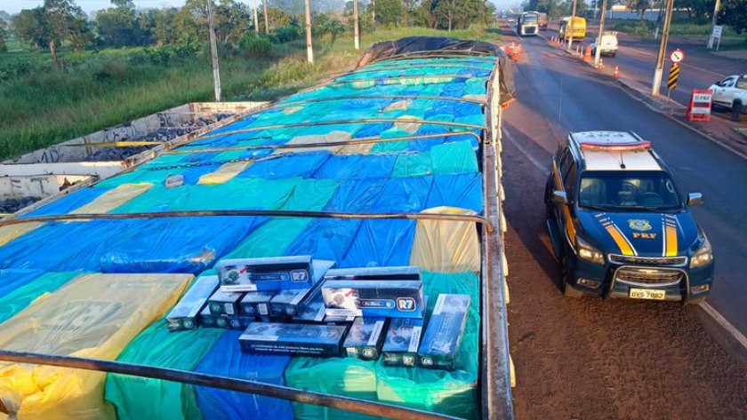 Apreensão ocorreu na BR-262 e o material foi para a Receita Federal de Campo Grande. - Divulgação/PRF