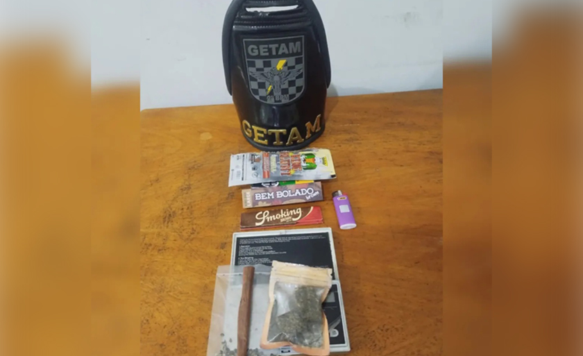 O grupo foi apreendido junto com a droga e encaminhados para Depac - Divulgação/2°BPM