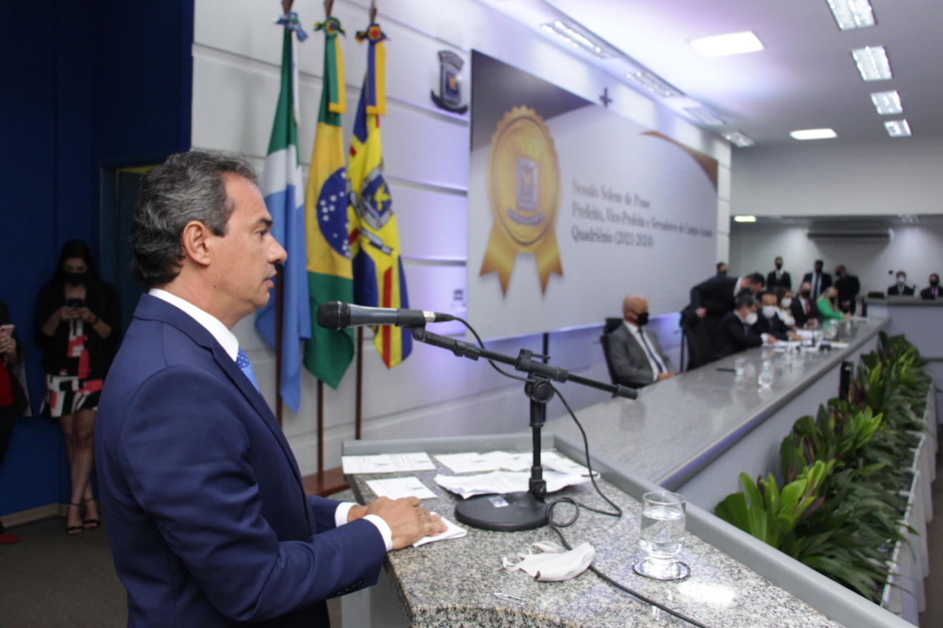 Prefeito reeleito tomou posse no dia 1º de janeiro, juntamente com a vice Adriane Lopes - Foto: Divulgação/Câmara Municipal Prefeito reeleito tomou posse no dia 1º de janeiro, juntamente com a vice Adriane Lopes - Foto: Divulgação/Câmara Municipal