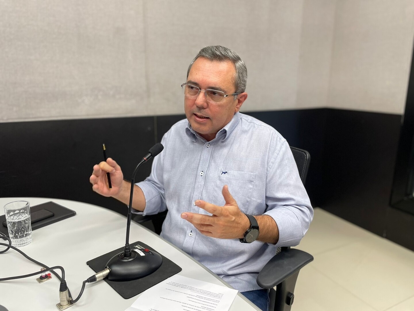 Edir Viegas destaca que os clientes precisam se atentar a todas as cláusulas do contrato - Foto: Redação CBN