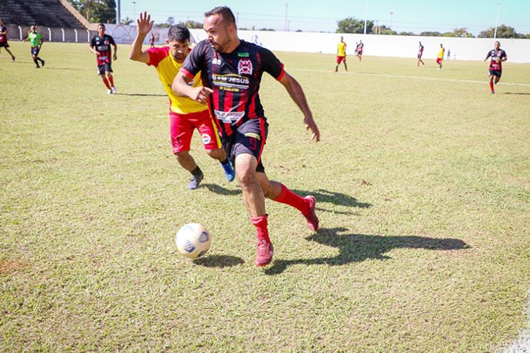 Neste ano, 10 equipes participam do campeonato amador e  foram divididas em dois grupos - Divulgação/