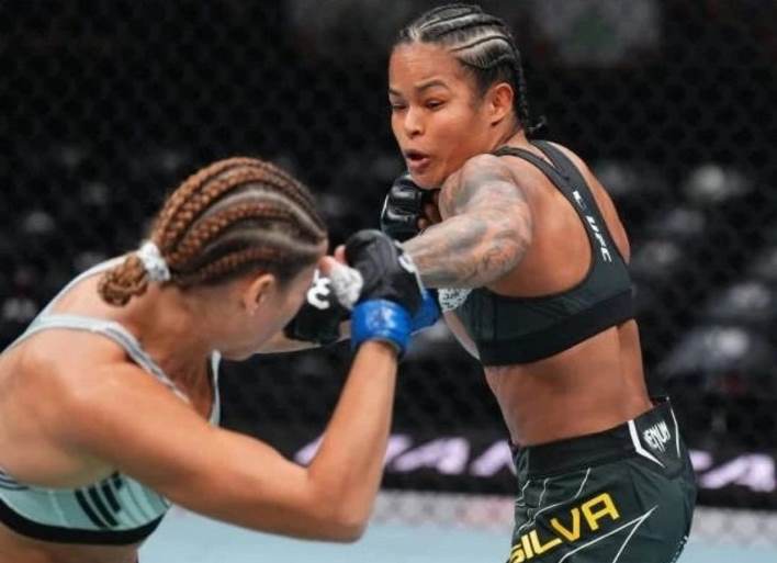 O golpe garantiu a terceira vitória consecutiva de Karine na organização. - Divulgação/UFC