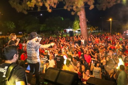 Mesmo com chuva, público curtiu show de Edson e Hudson - Divulgação