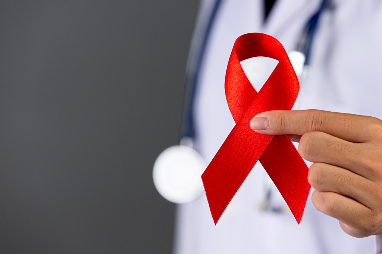 Dezembro vermelho é o mês dedicado a conscientização da luta contra o HIV/AIDS - Reprodução/Unaids