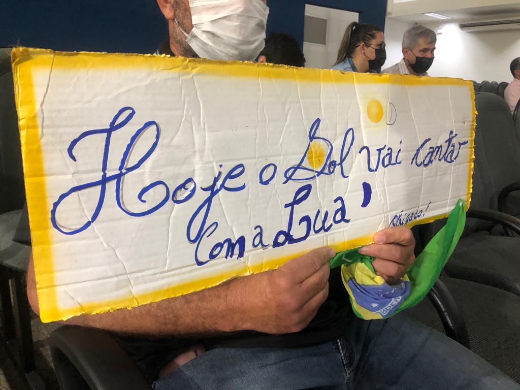Elias Rodrigues Santana reservou o dia para homenagear a cantora que conheceu através da mãe - Foto: Thais Cintra