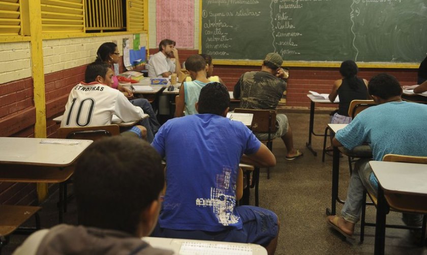 Exame é voltado para quem não concluiu os estudos na idade apropriada - Divulgação/Agência Brasil