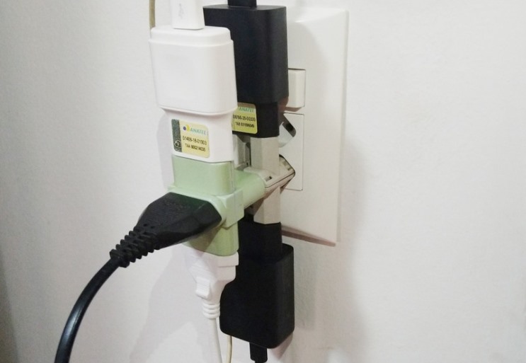 É importante ficar atento com as redes elétricas ao construir ou reformar, principalmente. - Foto: Reprodução/Internet