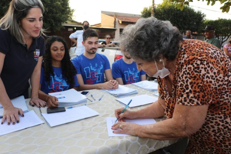 A iniciativa visa conferir segurança jurídica aos ocupantes de imóveis em áreas urbanas, garantindo o pleno direito de propriedade. - Foto: Divulgação/Assessoria