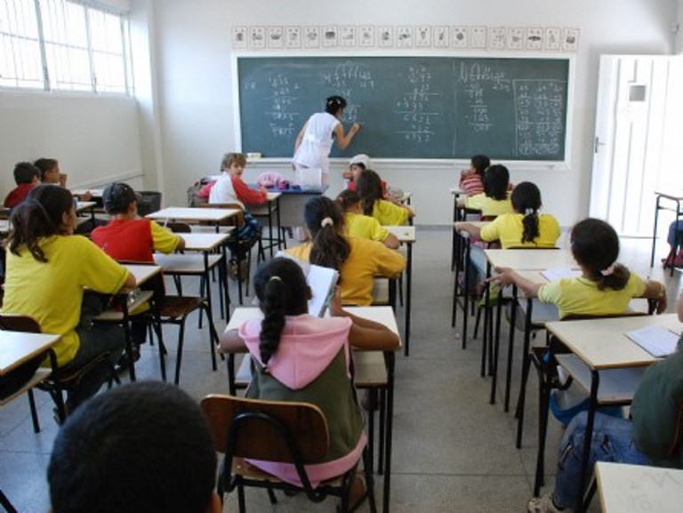 Educadores de 11 disciplinas devem ficar atentos para exames admissionais, entrega de documentação e atribuição de aulas. - Divulgação/Assessoria