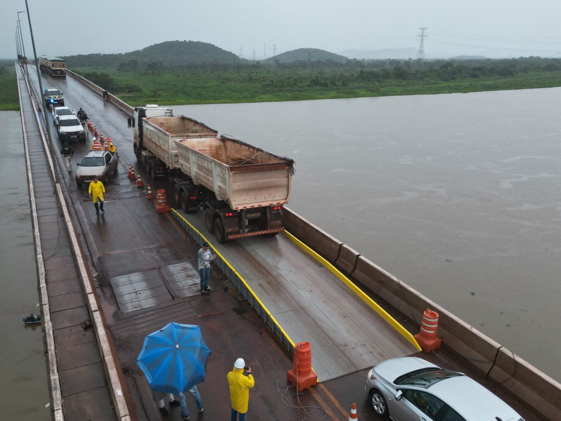 Estrutura metálica instalada pesa 17 toneladas