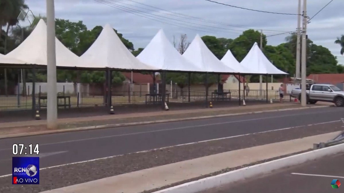 Estrutura para carnaval é montada na Esplanada NOB em Três Lagoas