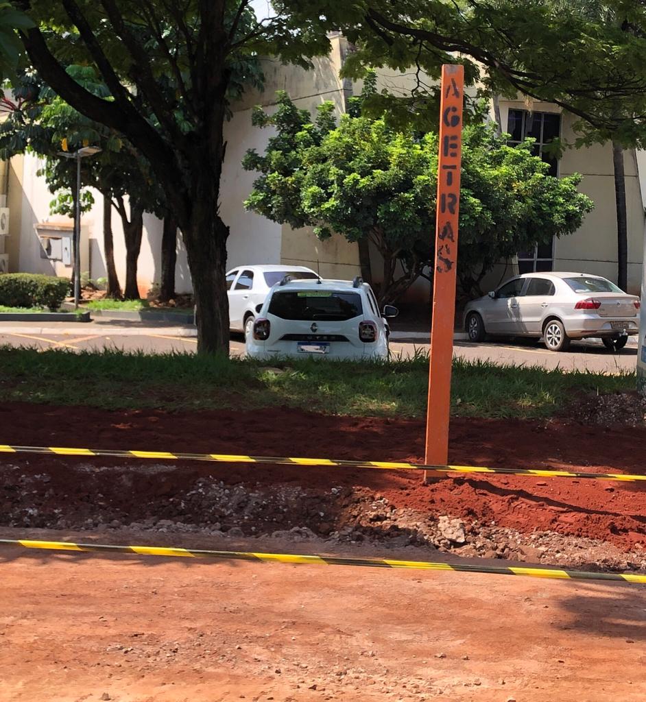 Ponto de ônibus sem cobertura atrás da Prefeitura de Campo Grande - Foto: CBN Campo Grande